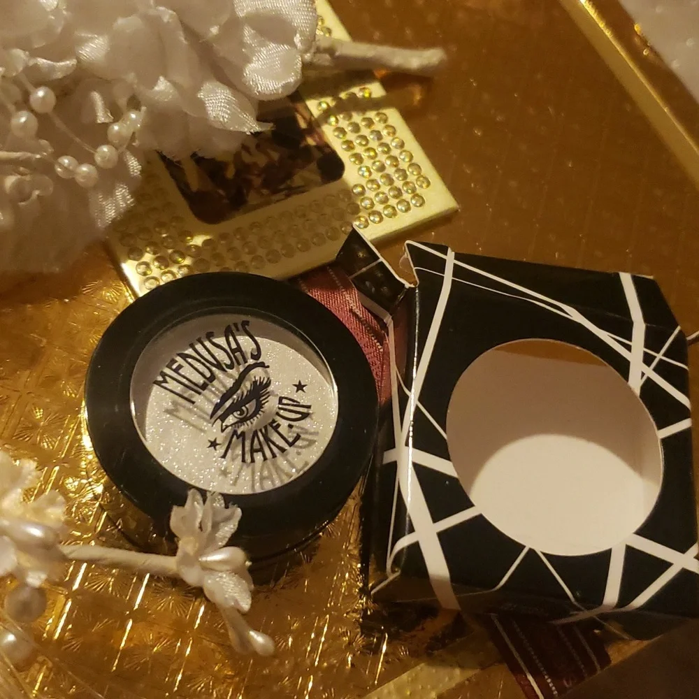 ELECTRO WHITE Medusa Makeup DISCONTINUED shadow NWT